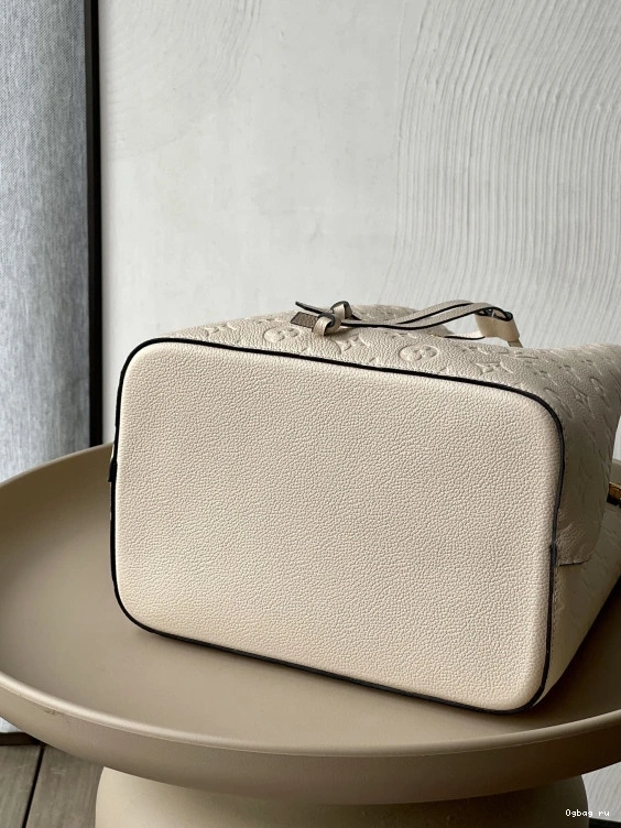 LOUIS VUITTON NÉONOÉ MM 0707